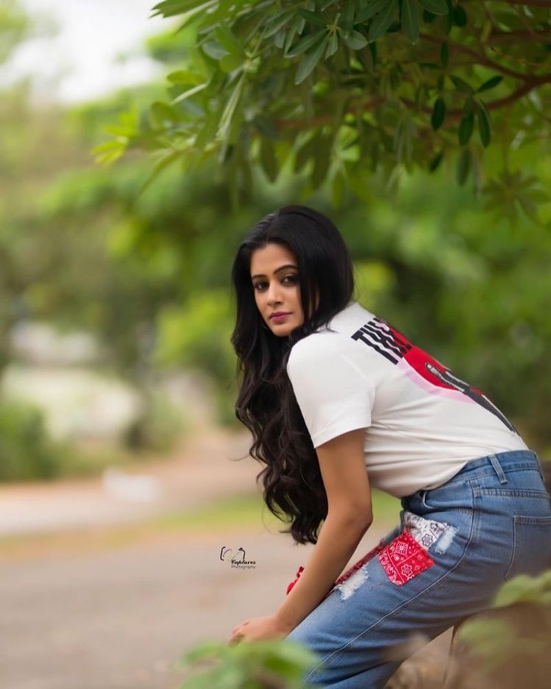 actress priya mani latest white tshirt and jeans stylish potos