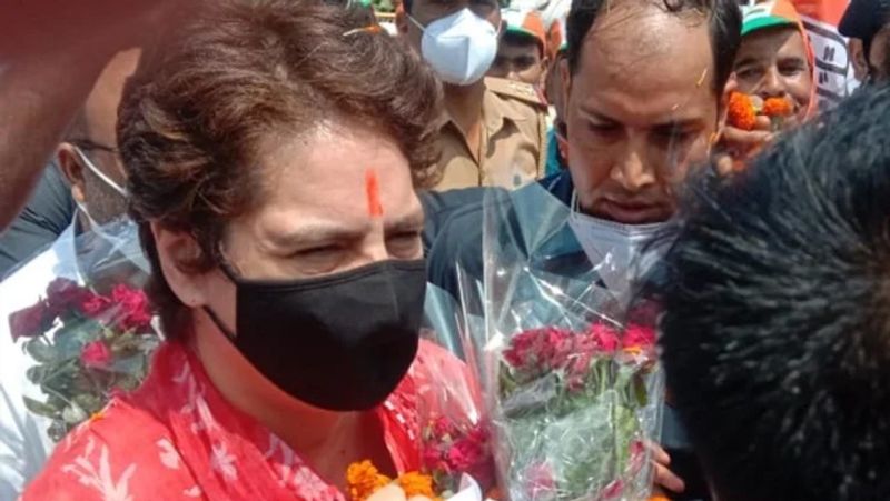 up assembly election 2022 priyanka gandhi raebareli visit and pray in hanuman mandir
