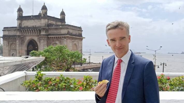 After Dosa British High Commissioner Gets His Hands On Mumbais Vada Pav After Dosa British High Commissioner Gets His Hands On Mumbais Vada Pav