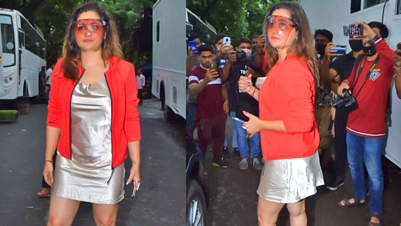 Ranveer Singh Protect Deepika Padukone when She Trapped in the crowd