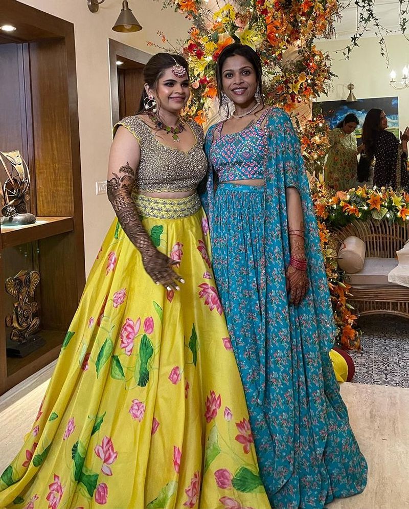 vidyulekha raman colorful mehandi function photos