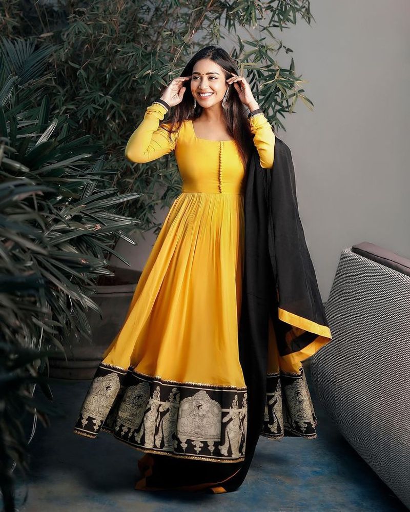 Actress nivetha pethuraj take photo were colorful salwar latest photos
