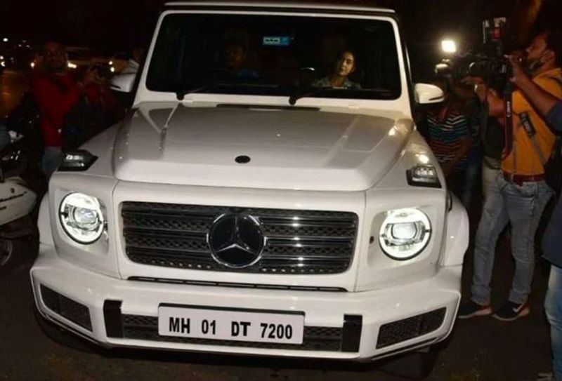 Luxury cars are parked in the garage of these actresses, each car costs in crores