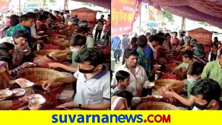 Bhopal Pani puri seller celebrates daughter birth by distributing free snacks to hundreds pod Bhopal Pani puri seller celebrates daughter birth by distributing free snacks to hundreds pod