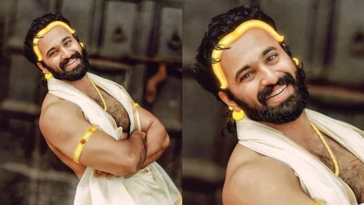 actor unni mukundan share njan gandharvan movie look photo actor unni mukundan share njan gandharvan movie look photo
