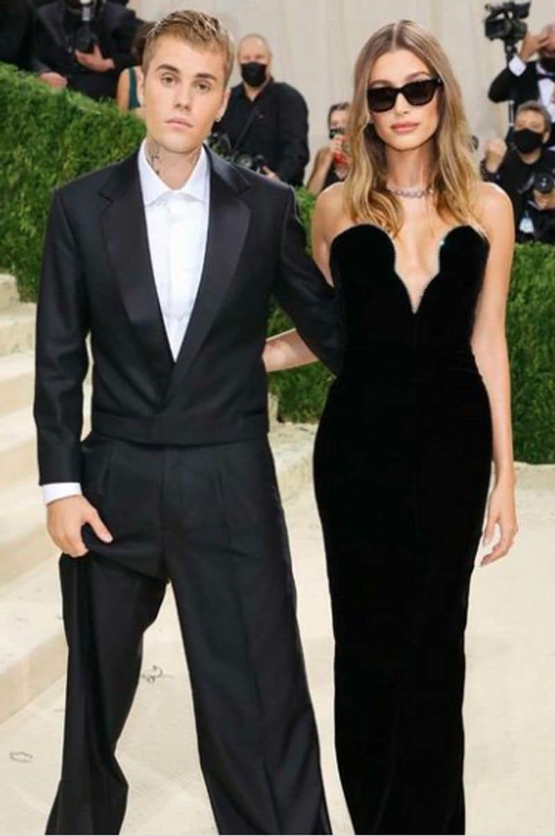 Met Gala 2021 Rihanna and ASAP Rocky Make Their Romance Red Carpet Official See photos dpl