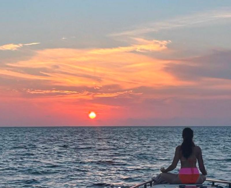 Sara Ali Khan poses in vibrant bikini in new pics from Maldives vacation turns sunset chaser dpl
