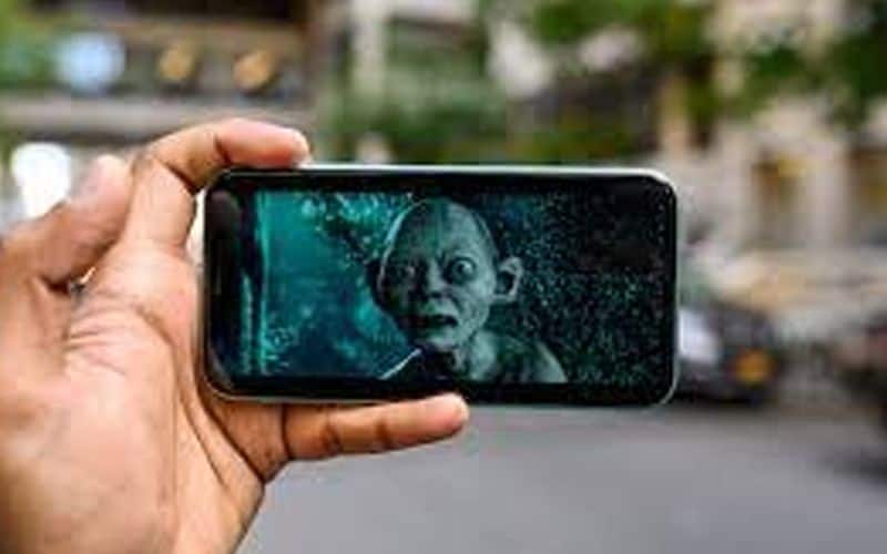 FinanceBuzz company will pay money to watch 13 horror movies in 10 days