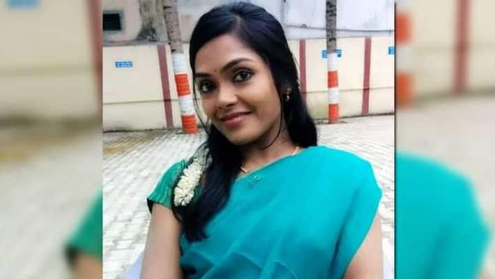 serial actor jayalakshmi replay for money issue serial actor jayalakshmi replay for money issue