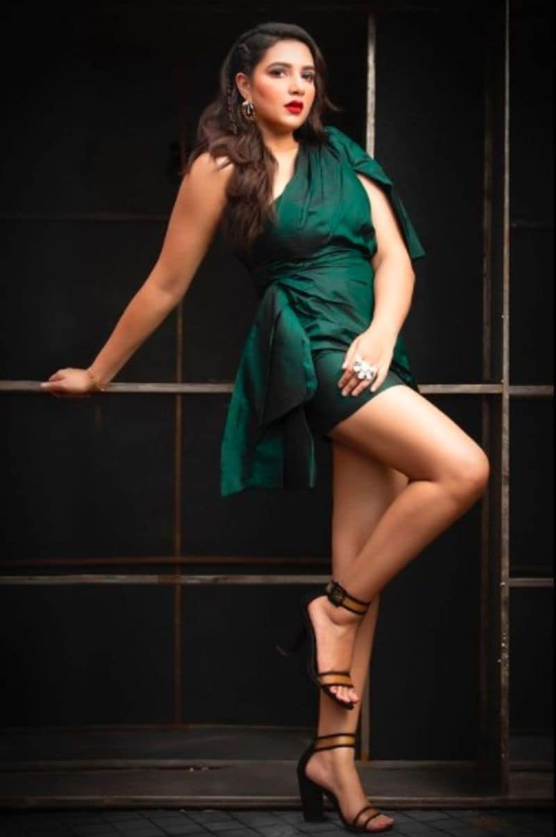 in this puja follow subhashree ganguly style statement bjc