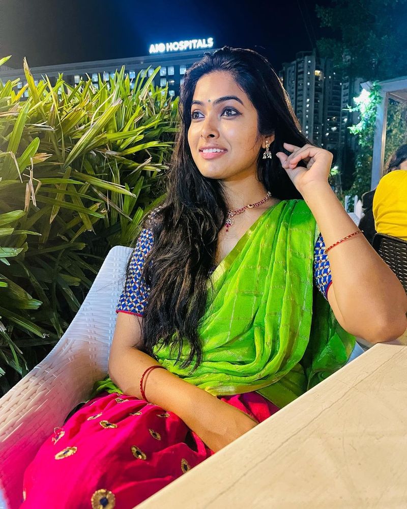 bigg boss fame divi jaw dropping poses in half saree latest photos goes viral