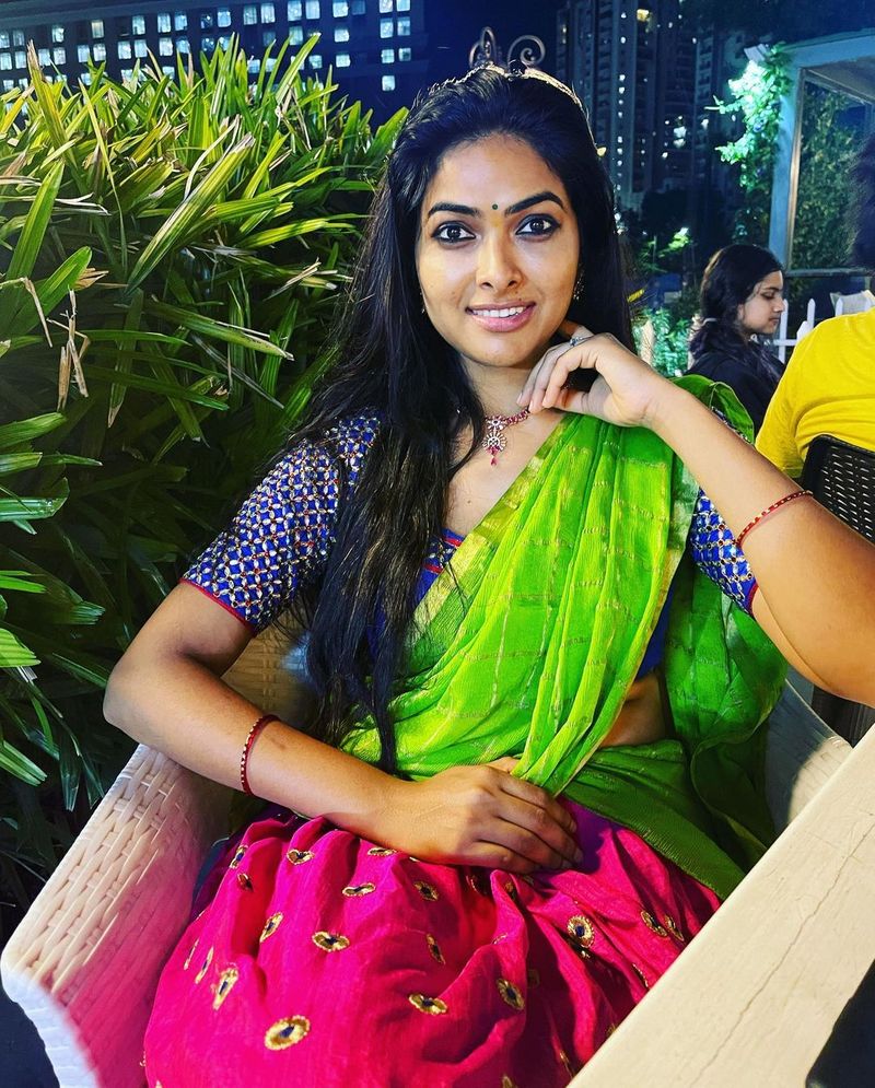 bigg boss fame divi jaw dropping poses in half saree latest photos goes viral