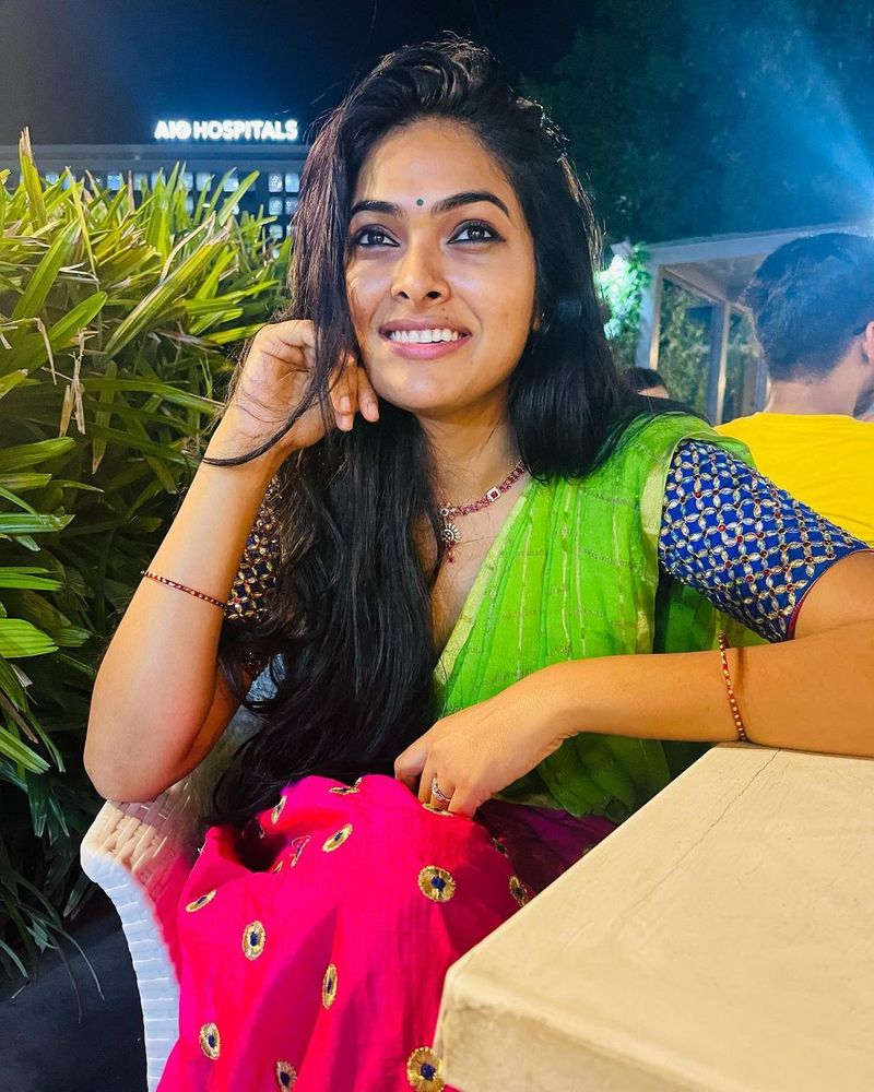 bigg boss fame divi jaw dropping poses in half saree latest photos goes viral