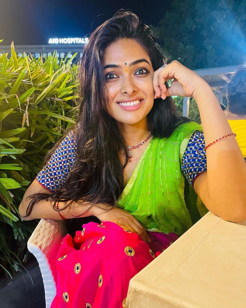 bigg boss fame divi jaw dropping poses in half saree latest photos goes viral