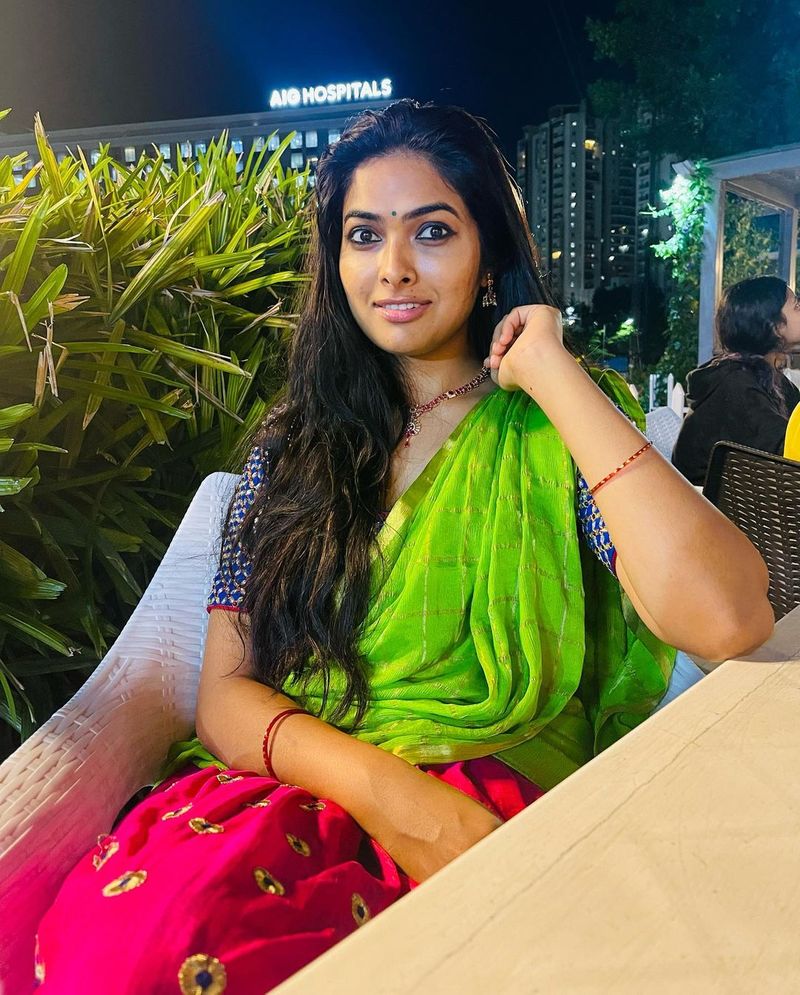 bigg boss fame divi jaw dropping poses in half saree latest photos goes viral