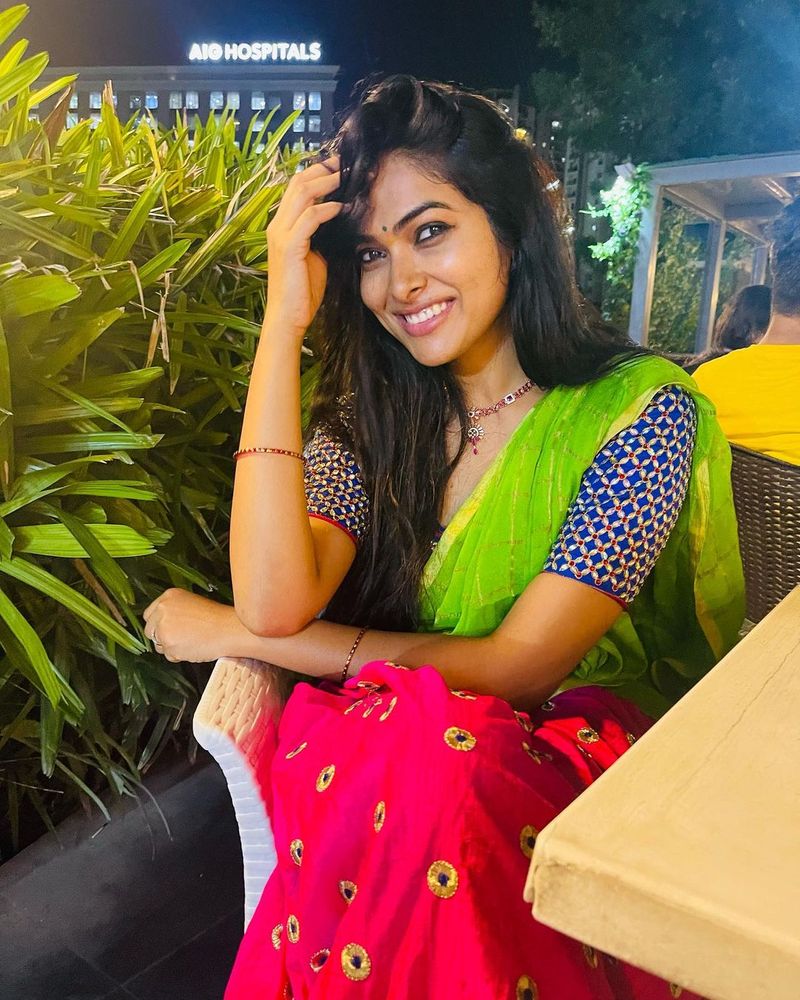 bigg boss fame divi jaw dropping poses in half saree latest photos goes viral