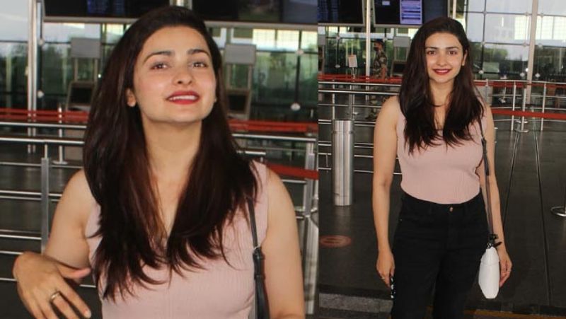 malaika arora spotted in short dress and without makeup at airport