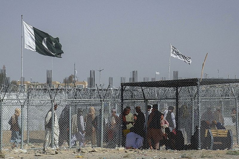 picture of tens of thousands of people leaving the country from Afghanistan is out