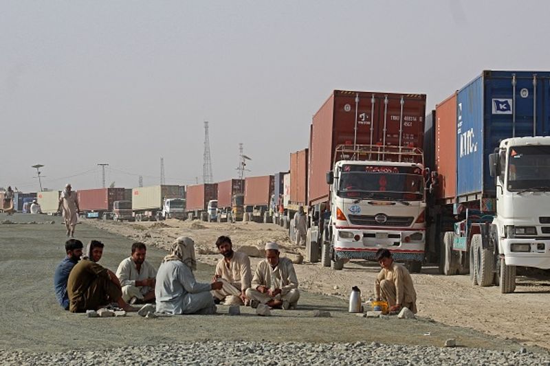 picture of tens of thousands of people leaving the country from Afghanistan is out