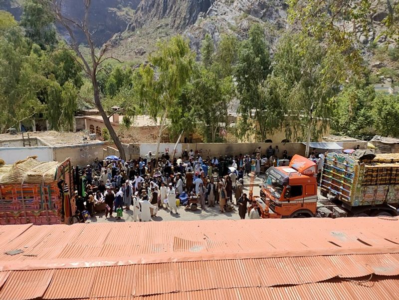 picture of tens of thousands of people leaving the country from Afghanistan is out