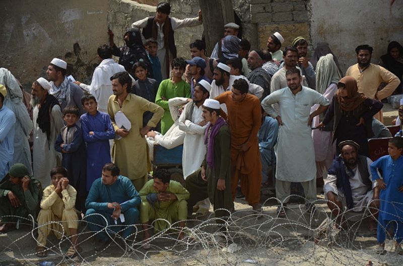 picture of tens of thousands of people leaving the country from Afghanistan is out