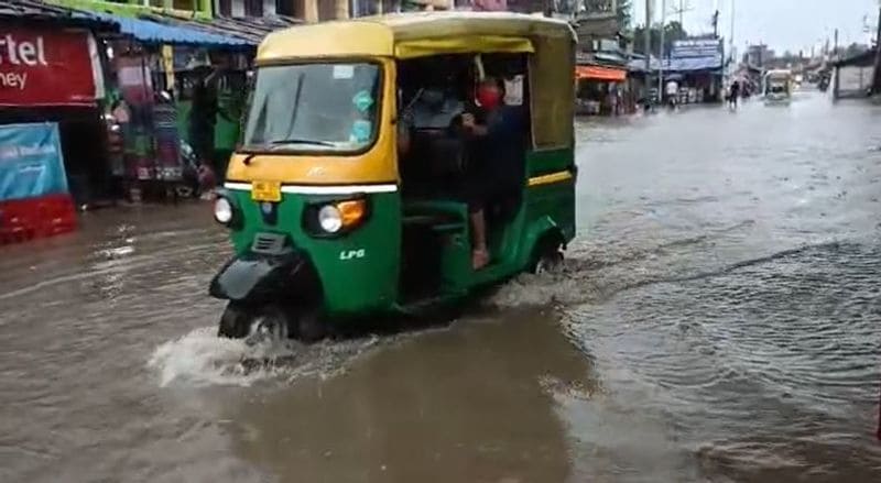 due to heavy rain waterlogged in many area yellow alert issued in Kolkata bmm