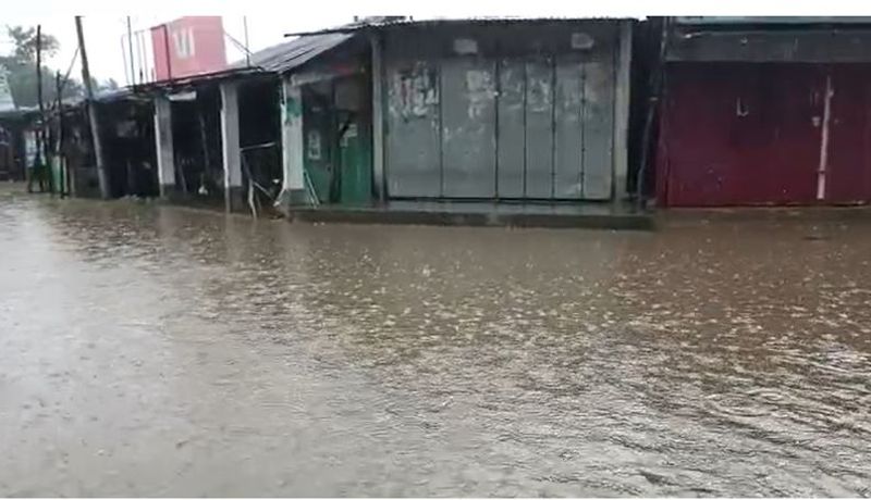 due to heavy rain waterlogged in many area yellow alert issued in Kolkata bmm