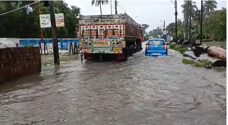 due to heavy rain waterlogged in many area yellow alert issued in Kolkata bmm