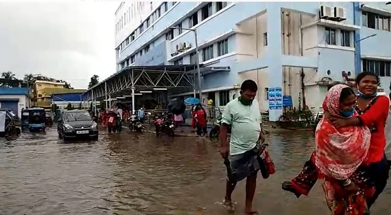 due to heavy rain waterlogged in many area yellow alert issued in Kolkata bmm