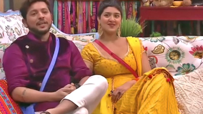 Bigg Boss OTT, Raqesh Bapat kissed Shamita Shetty on a question from Neha Kakkar