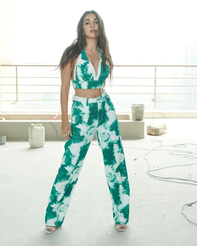 kiara advani latest sizzling pics mesmeriging its goes viral on internet