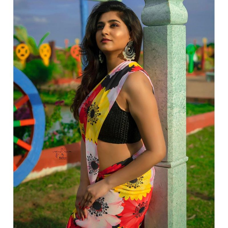 anchor varshini showing her real hotness and shared stunning photos