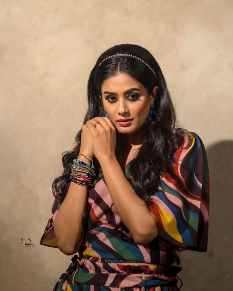 the familyman actress priyamani jaw dropping poses in trendy wear sets fire to internet