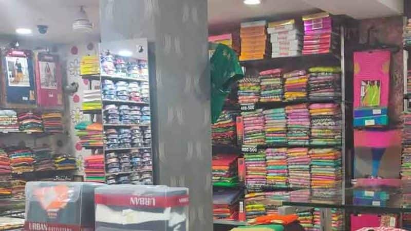 Raid in textile shops across Tamil Nadu...commercial tax department action