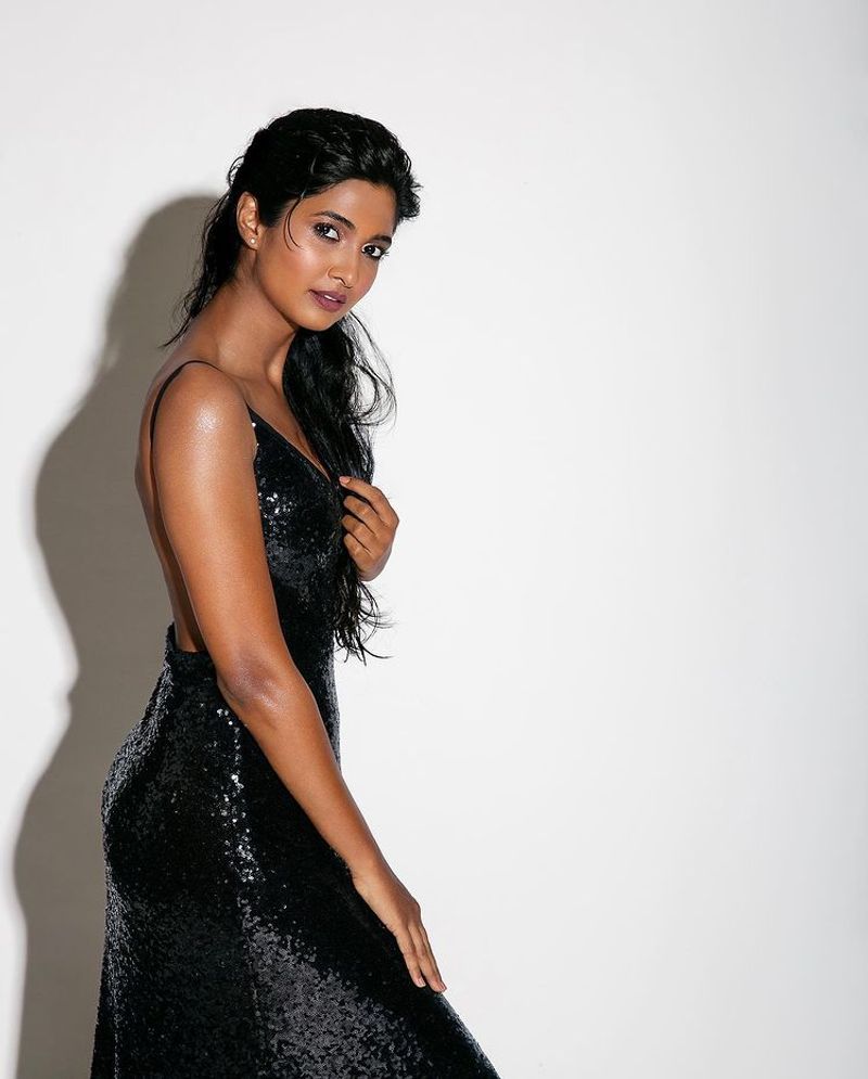 actress keerthi pandian raise the temperature for over load hot Instagram clicks