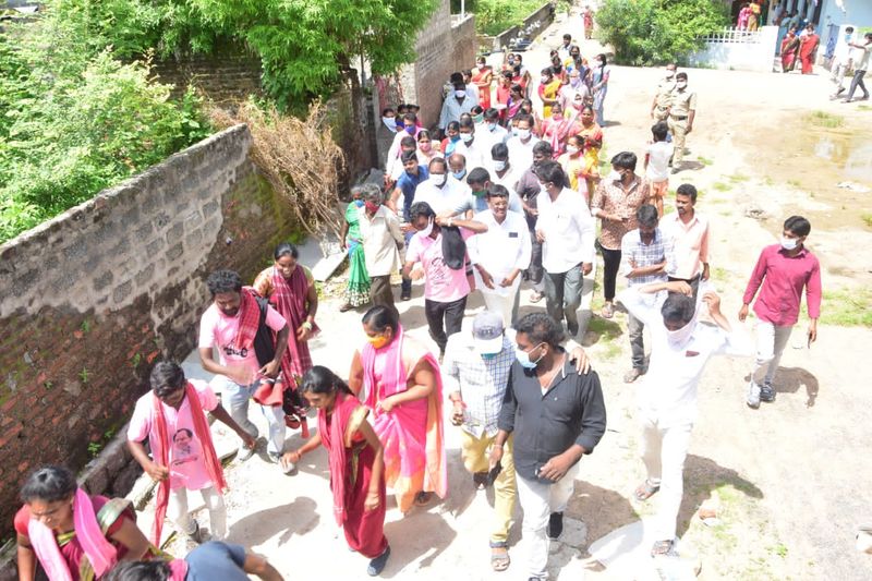 huzurabad bypoll... minister koppula eshwar house to house campaign at jammikunta