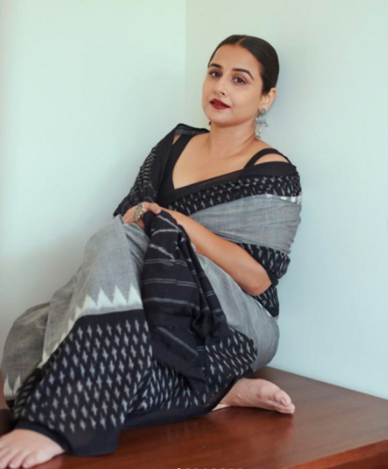 Actress Vidya Balan stunning look in Black and grey saree dpl