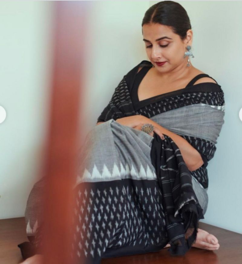 Actress Vidya Balan stunning look in Black and grey saree dpl