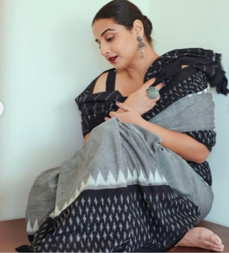 Actress Vidya Balan stunning look in Black and grey saree dpl