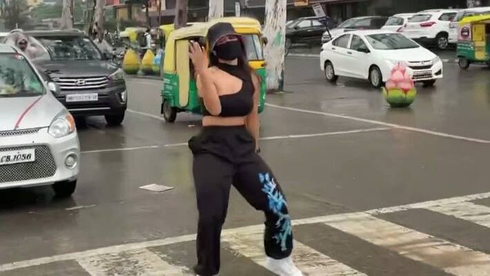 viral video of indore woman dancing in zebra crossing viral video of indore woman dancing in zebra crossing