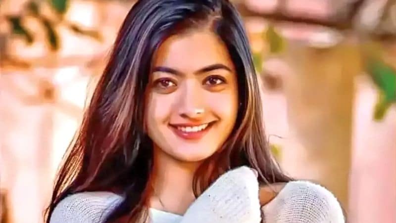 South Actress Rashmika Mandanna says Do not show off your body on social media dpl