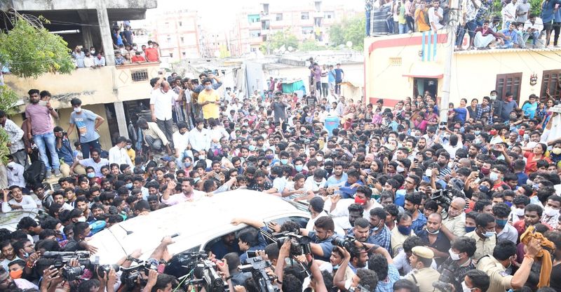 Janasena chief president Pawan Kalyan visits 6 year old rape and murder victim