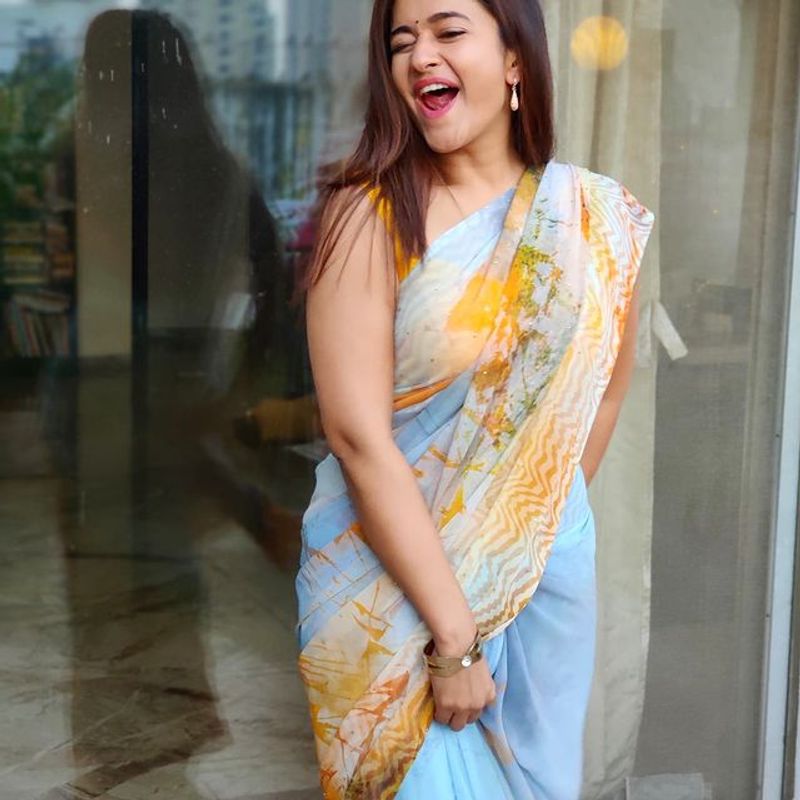 Boss Heroine Poonam Bajwa stunning saree look photos