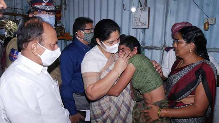 Saidabad minor girl rape murder case:Telangana ministers mahmood ali and satyavathi rathod visited victim family Saidabad minor girl rape murder case:Telangana ministers mahmood ali and satyavathi rathod visited victim family