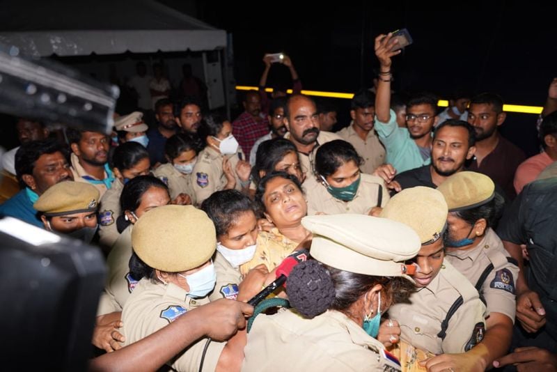 YSRTP Chief Sharmila Deeksha at Saidabad...Police Arrested sharmila in midnight