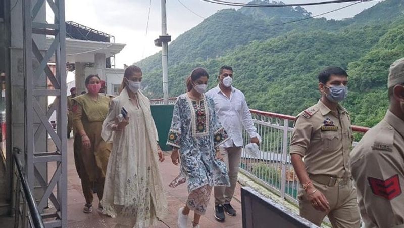 shilpa shetty visit mata vaishno devi temple