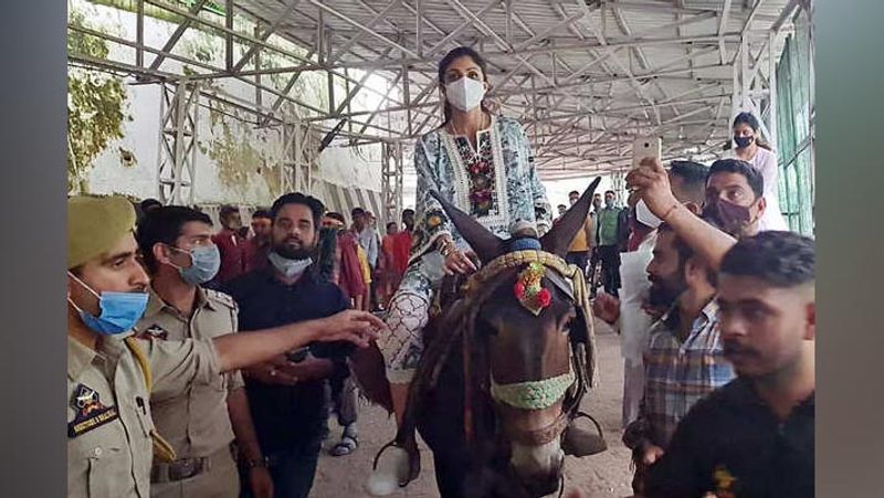 shilpa shetty visit mata vaishno devi temple