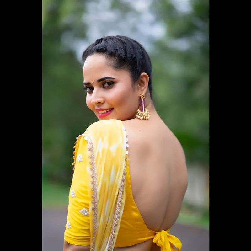 anchor anasuya sports in new avatar her latest look stuns