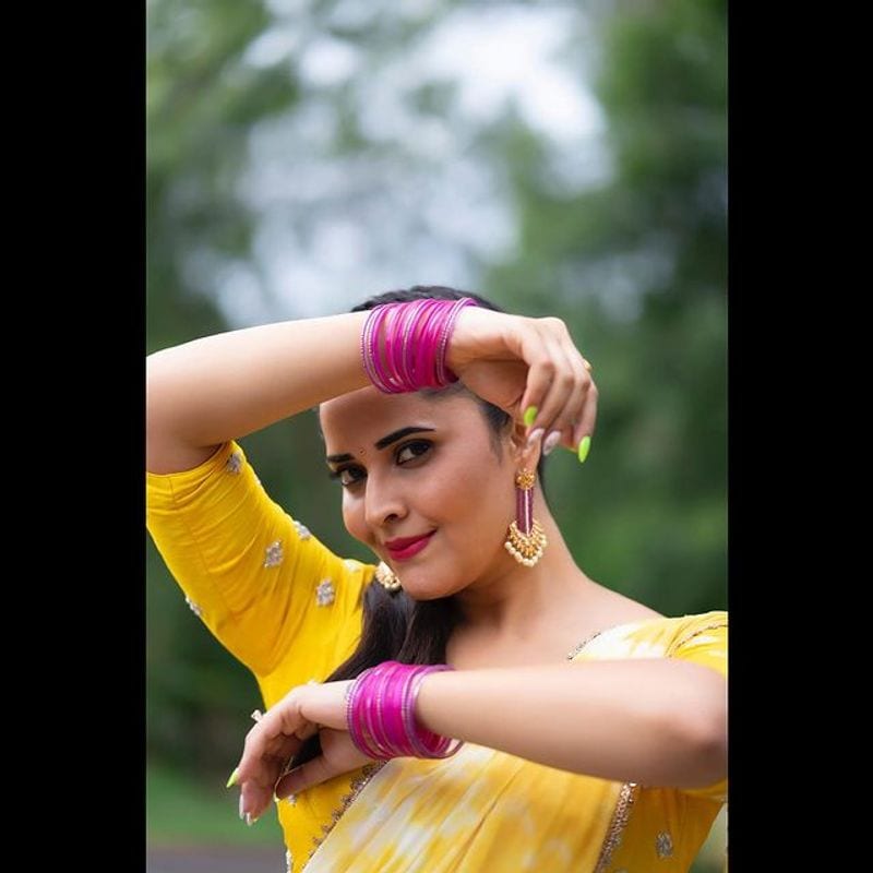 Tollywood Anchor Anasuya hot look in yellow half saree