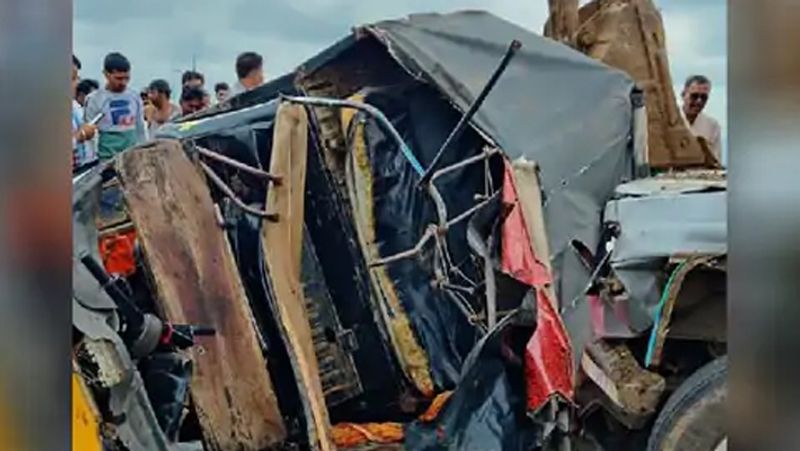 madhya pradesh five people killed in horrible road accident in rajgarh